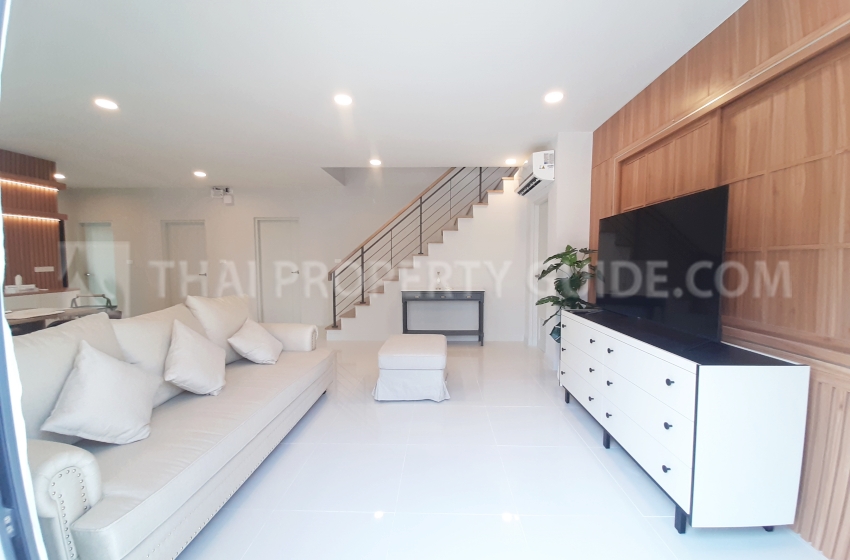 House with Shared Pool in Bangnatrad 